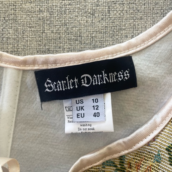 Scarlet Darkness Corset - Picture 3 of 4